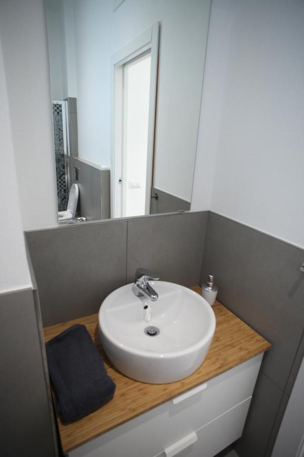 Boutique Home Duomo E Universita Bocconi มิลาน ภายนอก รูปภาพ