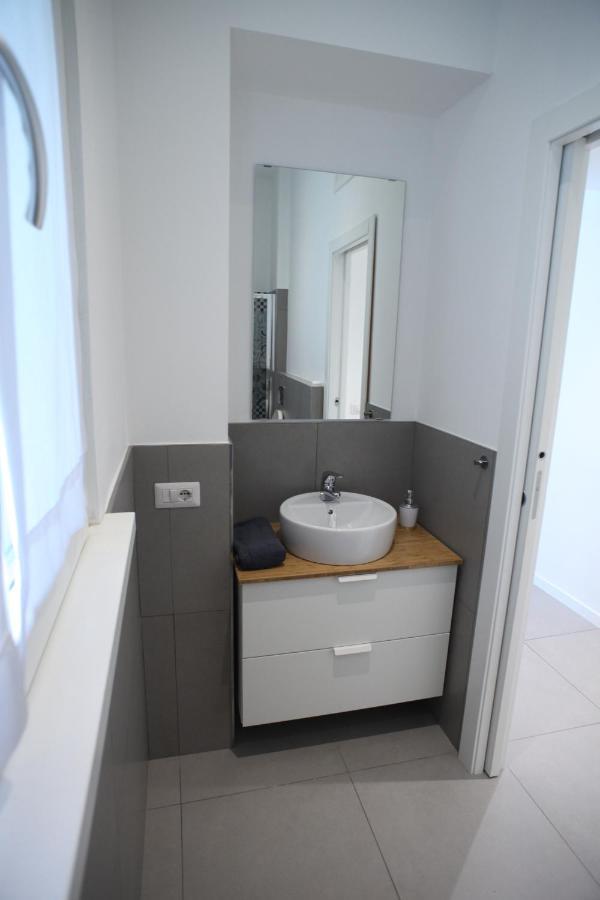 Boutique Home Duomo E Universita Bocconi มิลาน ภายนอก รูปภาพ
